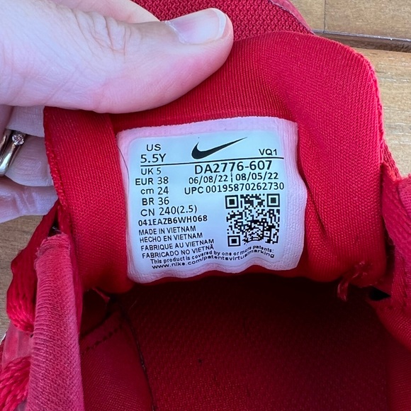 Nike Sneakers Boys 5.5Y - Picture 8 of 8